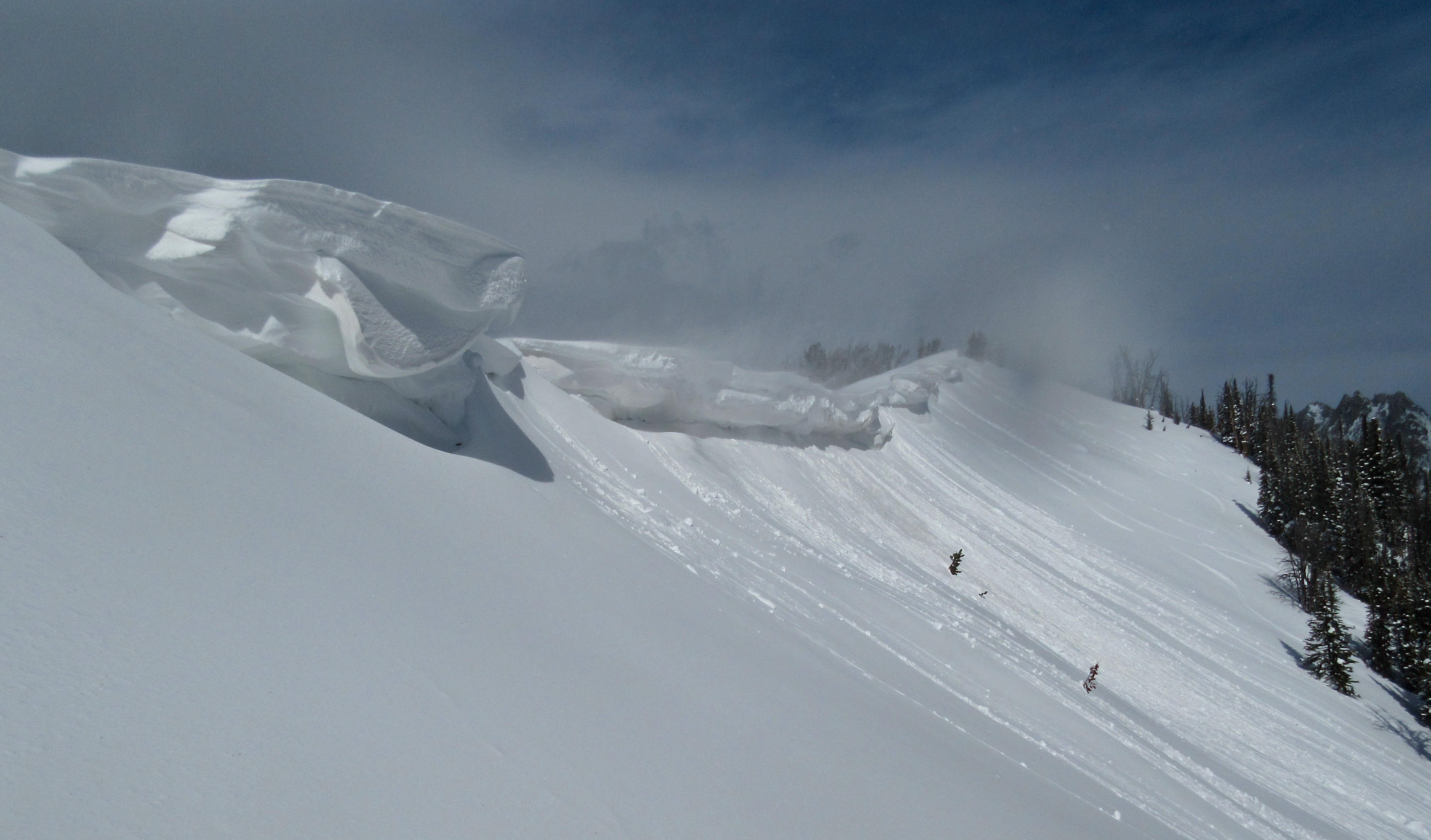 Large cornices in Middle Basin Large cornices in Middle Basin